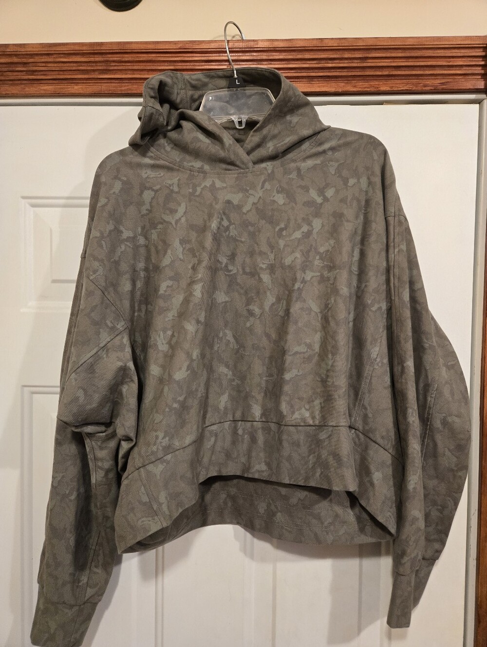 Athleta Women's Green Camo Hoodie Farallon Sweatshirt Oversized Crop Size Large